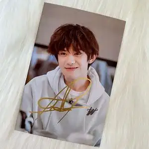 易烊千玺亲笔签名照(保真)易烊千玺最新签名照周边保真6寸