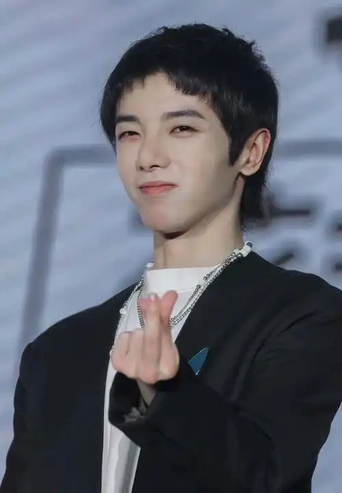 67华晨宇的笑容背后有着让人忍不住的心疼,生活在纷繁复杂的娱乐圈