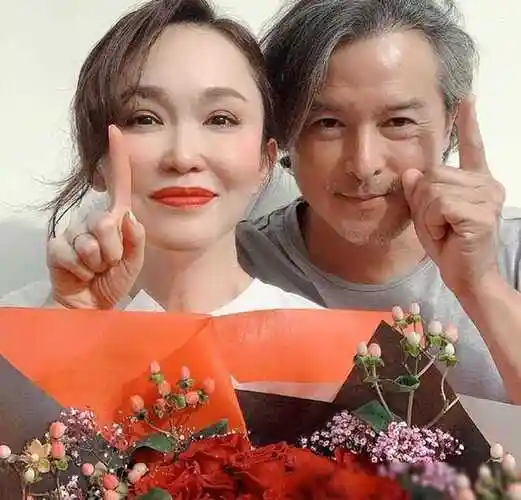 明明年纪相差不大,却看着像两代人,这6位女星把"老公熬成爹"|张庭