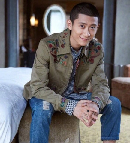 寸头是对颜值最大考验?本以为张一山已经很帅了,却被她意外抢镜