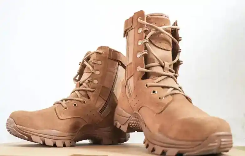 解放军和武警配发的21式作战靴,从实战角度考虑,4处变化很科学_腾讯