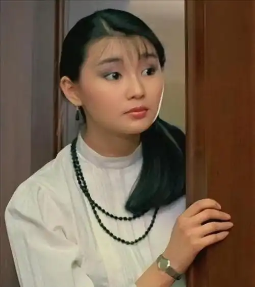 一场艺术展看到了59岁张曼玉的真实处境她总算是活明白了