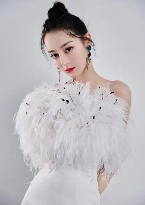 迪丽热巴与黄景瑜的恋情又有新实锤,疑似同居,未来发展或受影响