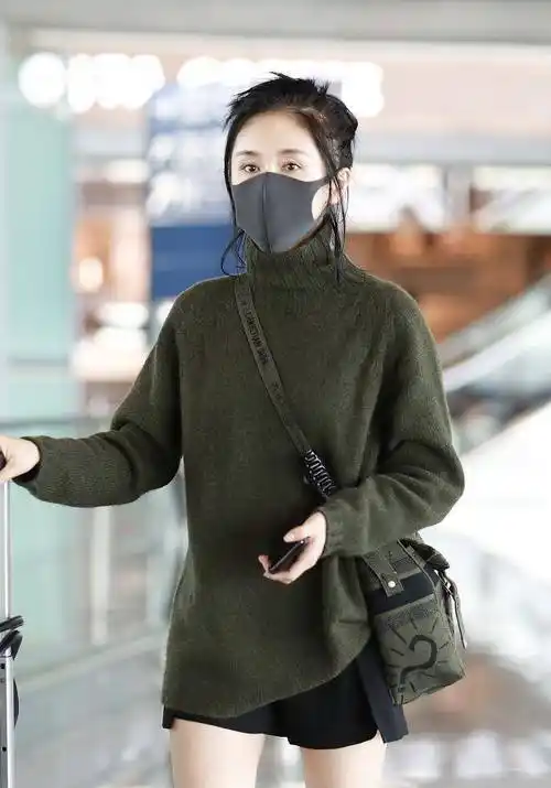 尤其是王子文的针织衫造型,搭配出来的效果非常时髦,十分值得小个子