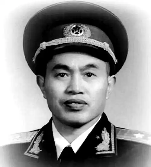 开国中将去少林寺谈判,少林武僧想动武,被中将一句话吓退