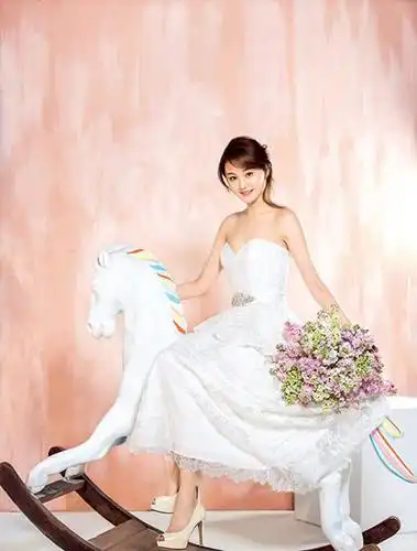 经历了整容,暴瘦风波,郑爽的衣品改善了吗?