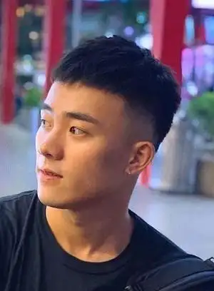 2019男生最流行的发型 男生短发精神帅气发型