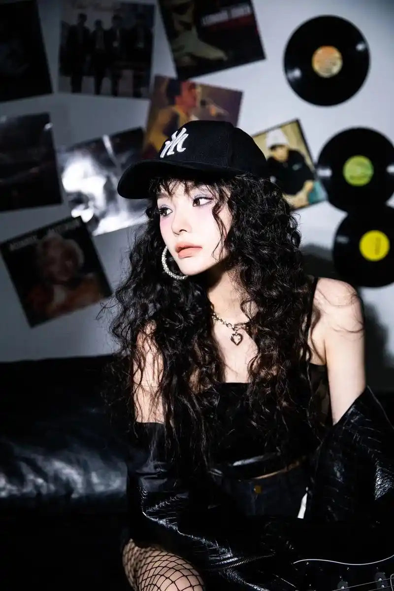 摇滚朋克写真.在桀骜不驯的年纪追逐音乐梦 超酷超辣的朋克妹  - 抖音