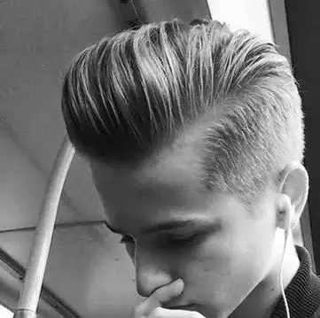 男生秃鬓角的发型