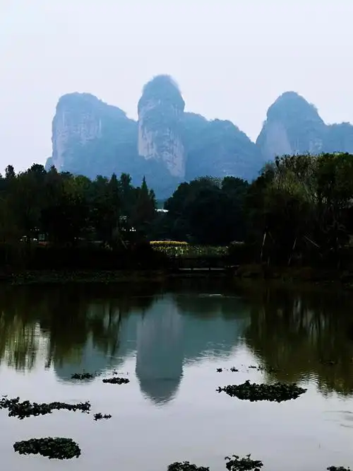 金枪峰,形态威猛挺拔,充满阳刚之气