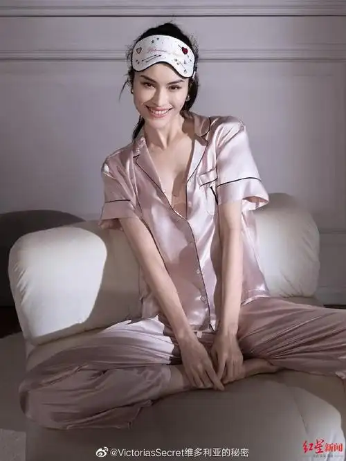 今年,维密的全新广告大片除了延用何穗和杨幂外,还宣布女团the9成员