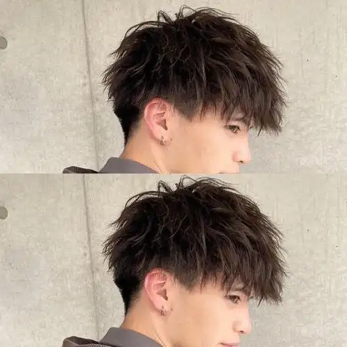 男士遮额发型一般会把刘海区适当的留长,对于额头起到一定的遮盖作用