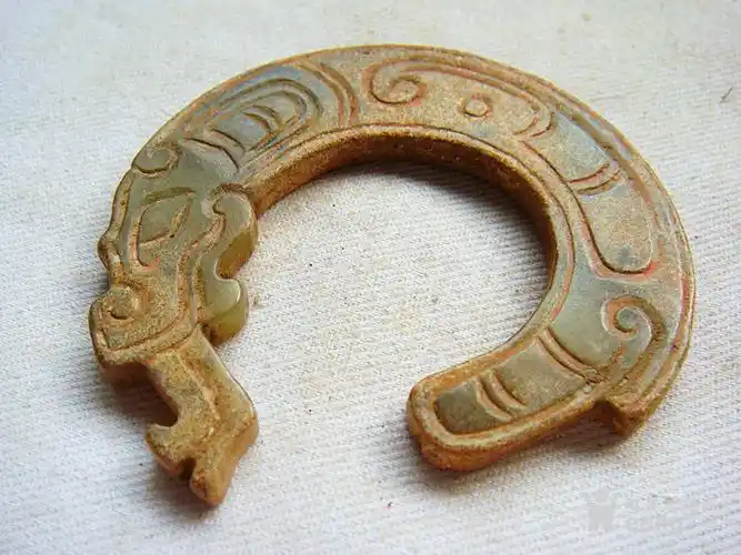 老玉龙玦5.7x5.1x0.4厘米