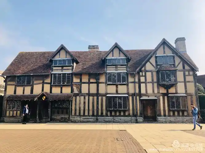 英法之旅——莎士比亚故居,最美小镇拜伯里,伯顿,巴斯及巨石阵