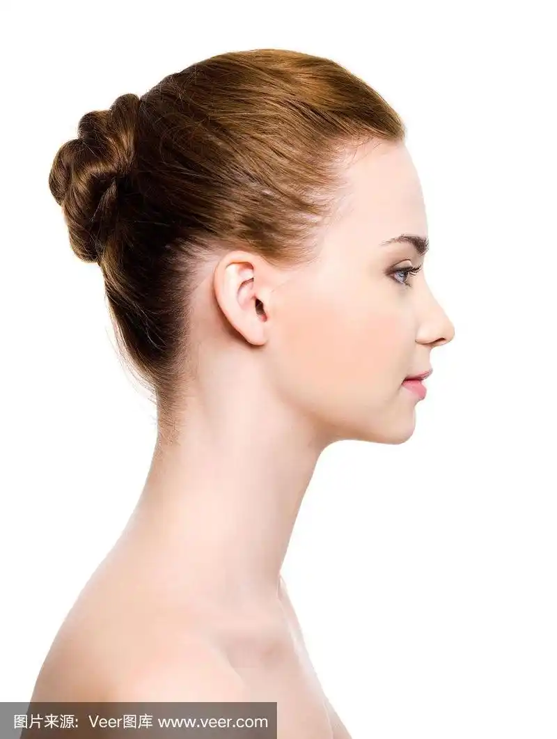 一个年轻女人的侧面肖像