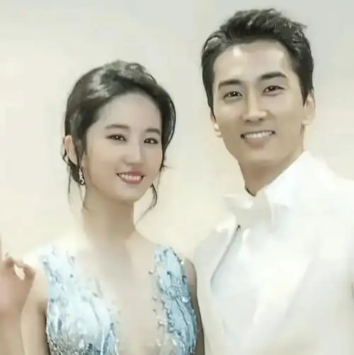 刘亦菲唯一公开过的男友韩国帅哥宋承宪,你们看看帅不