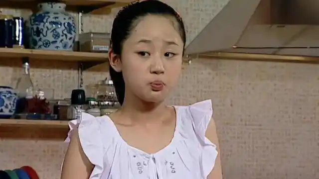 刘梅和东海再婚组成重组家庭,两方都带有孩子,刘梅和东海生活得很甜蜜