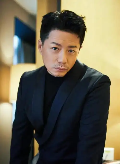 段奕宏:娶演员王瑾,结婚12年无儿无女,依旧把老婆宠成宝