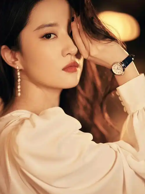 刘亦菲70今日活动造型