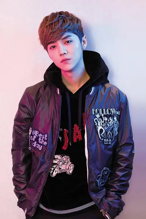 阳光少年鹿晗帅气写真苹果手机壁纸