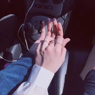 牵手情侣头像2021最火爆