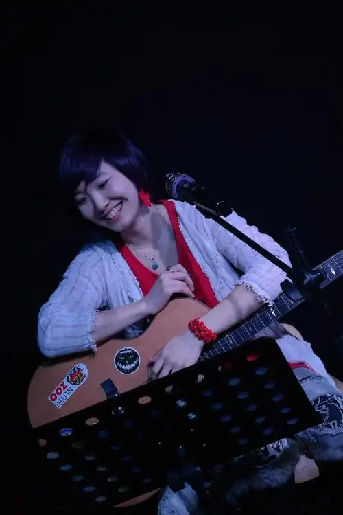 活动照片-民谣女声布布--【航】bar专场