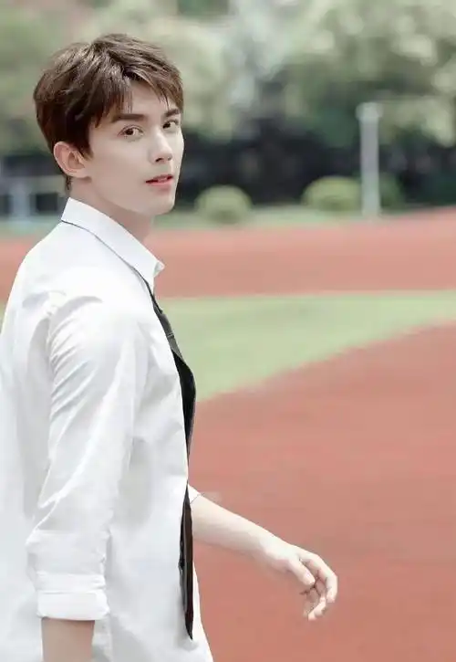 吴磊_小时候_迪丽热巴