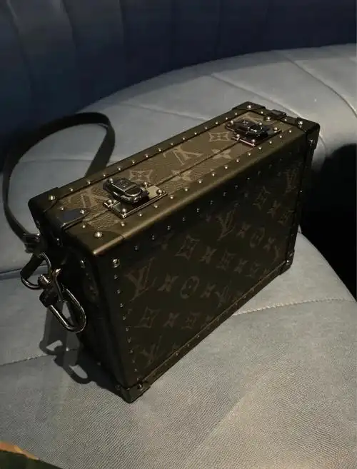 lv男明星最爱clutch盒子包