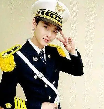 攻略 花边新闻百科 李钟硕,韩国模特,演员.