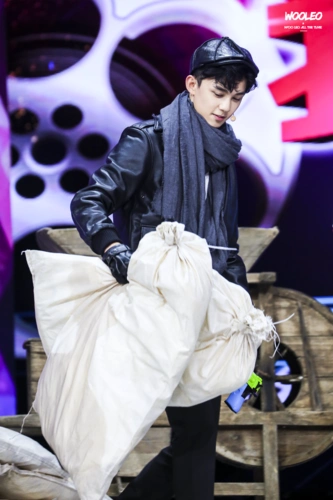 wooleo1226: #吴磊leo##吴磊快乐大本营#  外滩风云 @吴磊leo