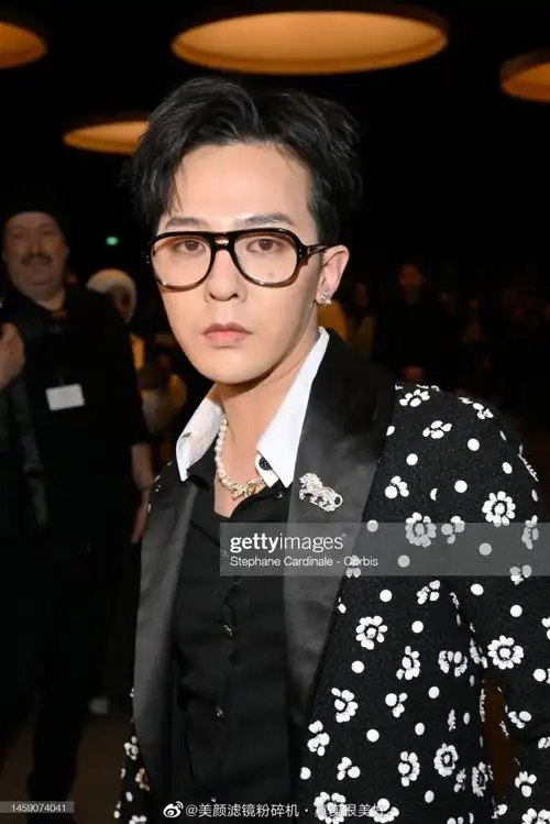 权志龙巴黎时装周生图