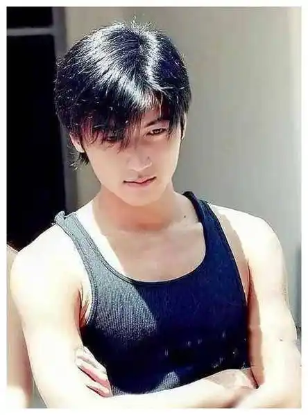 谢霆锋再度秀恩爱在这一次直播曝光中秘密不再