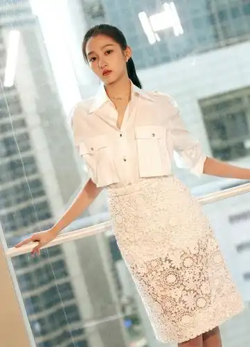 女演员关晓彤蕾丝半身裙性感写真