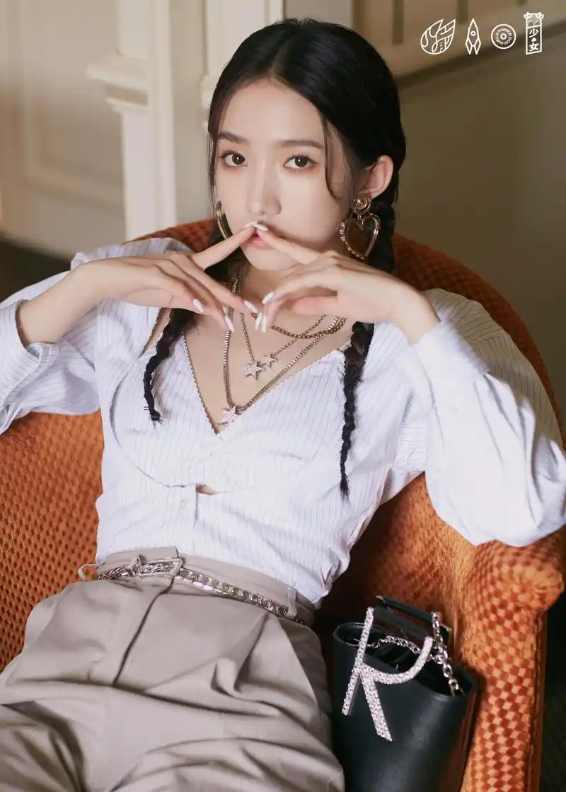 孟美岐助阵roger vivier巴黎新品预览_高清图集_新浪网