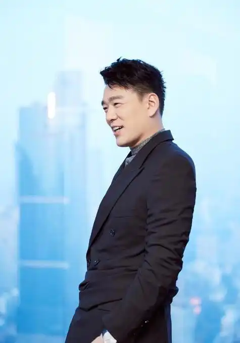 骚浪贱背后的王耀庆:22年零绯闻,老婆是房东,如今事业腾飞