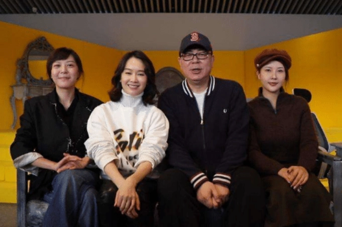 "夏东海"近照曝光,原来老婆是我们熟悉的她?比宋丹丹还要美!_腾讯新闻