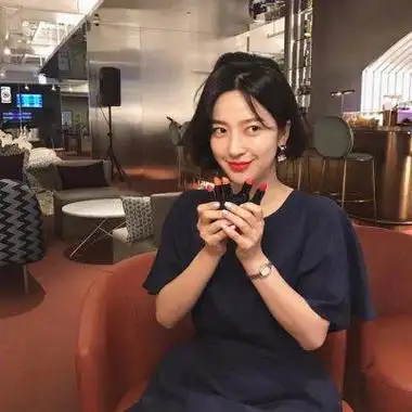 高冷短发女生头像真人短发高冷霸气女发型