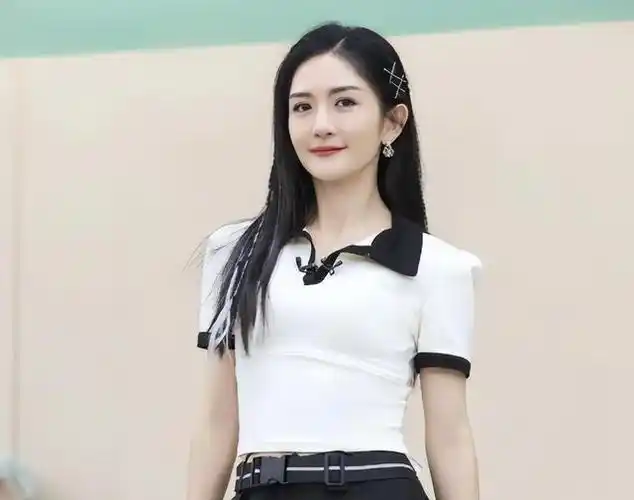 事实证明,"不得人心"的谢娜,已经走上了女明星的另一条大路