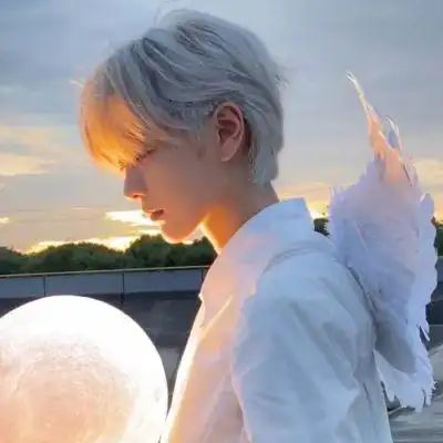 由美头网整理发布,男生头像频道提供更多与治愈系,阳光,帅气,高质量