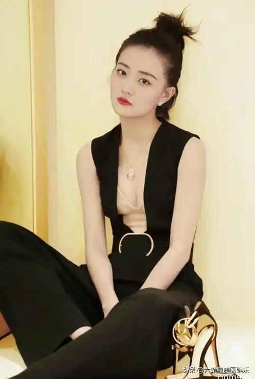 女神徐璐,性感的身材,颜值超高|军校|军训|战争法_网易订阅