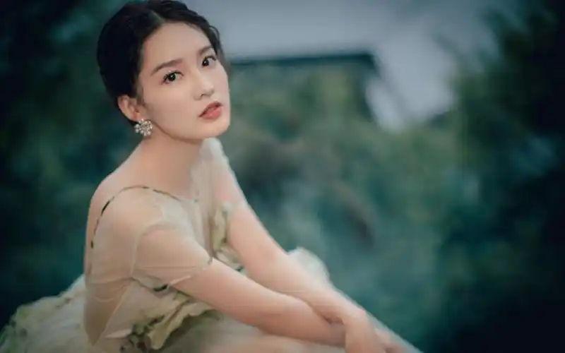 李沁纱裙仙气高清桌面壁纸