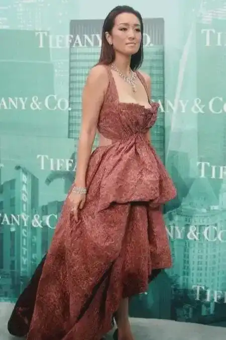 巩俐这身材穿对了气场强大穿错了就是虎背熊腰