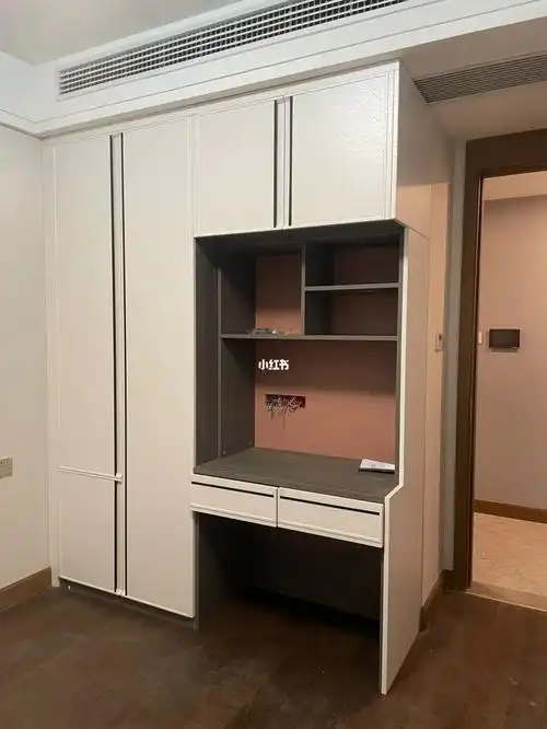 衣柜内嵌梳妆台解决没地方放桌子的苦恼