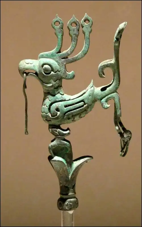 据说在遥远的东方和西方各有一棵巨大的扶桑树,是太阳神鸟升起和栖息