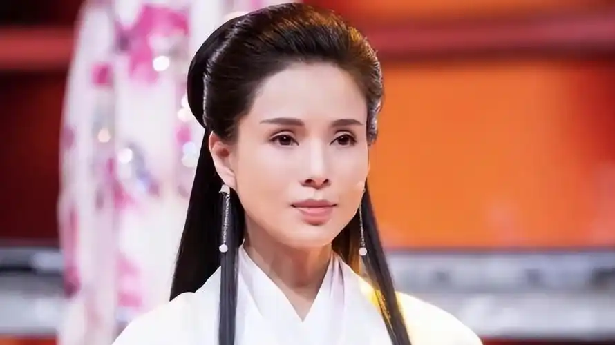 李若彤版小龙女无可替代,为富商付出10年遭弃,周润发一句话点醒