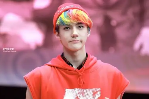 exo 吴世勋 壁纸 忙内 奶包啊 彩虹头发