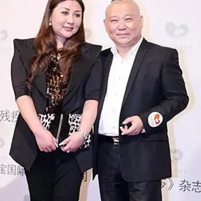 离婚后,儿子郭奇林由郭德纲父母照顾,胡中惠远赴日本,至今很少回国.