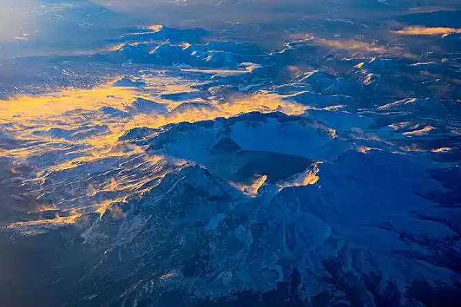 航拍雄伟长白山