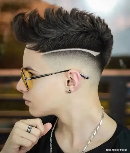 2021年"新帅气"男生发型,建议大家剪这11款造型,个性又潮流