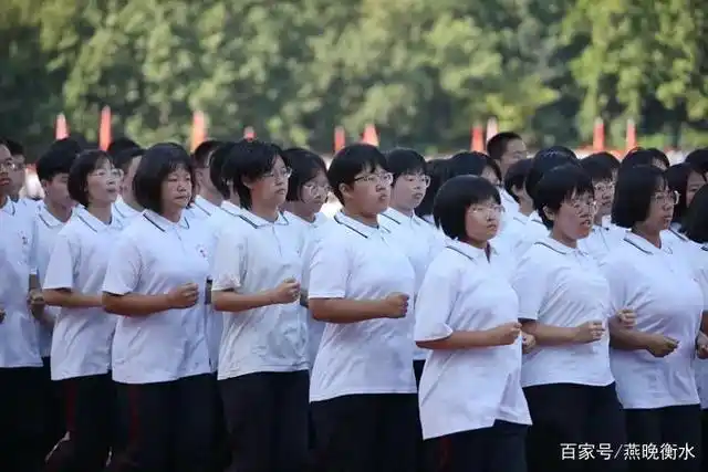 衡水二中举行2021级高一新生军训会操表演